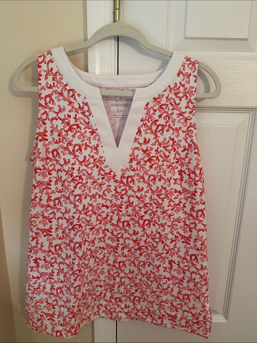 🏝️ EUC Tommy Bahama Pink and White Coral IslandZone Top - Picture 1 of 5